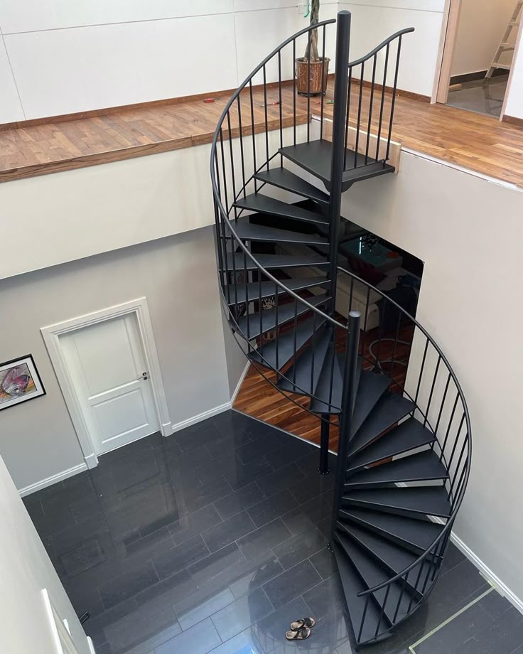 Escaleras Especiales y Barandas - Steelwood Corporation